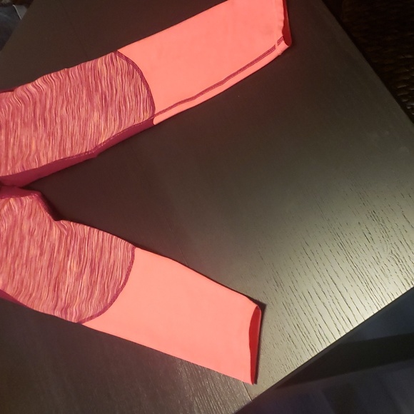 OLD NAVY Yoga Pants - Picture 3 of 8